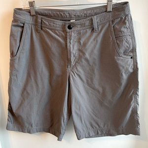 Lululemon Kahuna Golf Shorts, size 34, grey grid check pattern